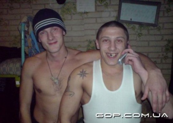 На волю звонит, откинется скоро